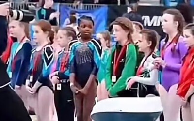 VIDEO: Rasistická rozhodčí odmítla dát medaili černošské dívce. „Omluva“ přišla po více než roce