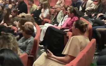 VIDEO: Romanu Tabakovú vypískali v SND. Na konci predstavenia poučovala hercov