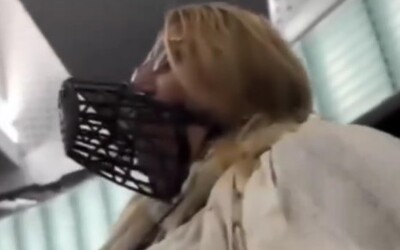 VIDEO: Rumunská europoslankyňa si nasadila náhubok. V europarlamente vykrikovala, že Brusel je dom satana
