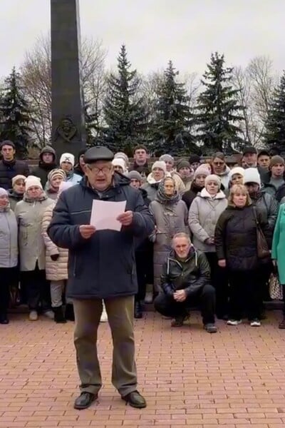 VIDEO: Rusi žiadajú Putina o ukončenie vojny. Zastavte túto prekliatu vojnu, vyžiadala životy mnohých nevinných, odkazujú