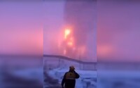 VIDEO: Ruská rafinerie v plamenech. Zaútočil na ni ukrajinský dron, tvrdí úřady
