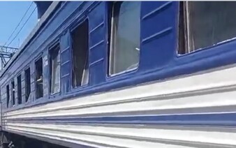 VIDEO: Rusko útočilo na civilné ciele. Zasiahli osobný vlak, školy a nemocnice