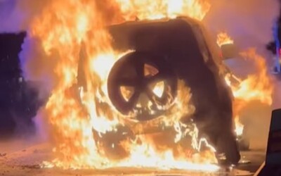 VIDEO: Rytmusovi během jízdy vybuchlo auto. Na Instagramu zveřejnil hrozivé video