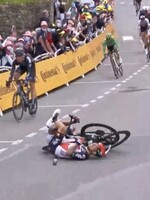 VIDEO: Sagan nešťastne spadol tesne pred cieľom, utrpel pomliaždeniny a tržnú ranu na pravom boku