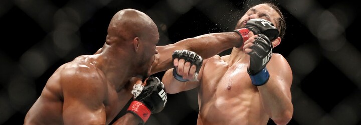 VIDEO: Šampión UFC zvíťazil vďaka brutálnemu KO. Sleduj, ako tvrdo vypol svojho súpera