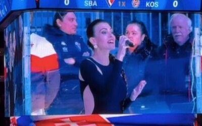 VIDEO: Schindlerová čelí výsmechu za falošný spev hymny na hokeji. Nečudo, že Slovan vypadol, vtipkujú ľudia