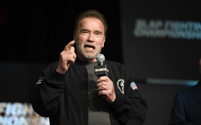 VIDEO: Schwarzenegger poslal vzkaz antisemitům. Označil je za ztroskotance, kteří zemřou bídně