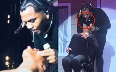VIDEO: Slavný raper během koncertu naplival těhotné fanynce do úst. Lidé jsou znechuceni
