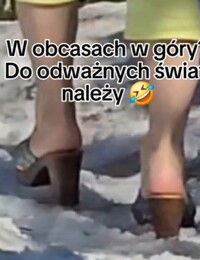 VIDEO: Slováci sa zabávajú na turistke v Tatrách. Na 16-kilometrovú túru do hôr si obula vysoké opätky