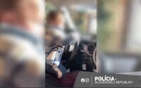VIDEO: Slovenka nechala v premávke šoférovať svoje malé bábätko. Chválila sa tým na internete, teraz ju rieši polícia