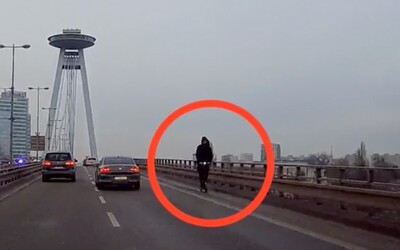 VIDEO: Spanilá jazda kolobežkára na bratislavskom Moste SNP v protismere zalarmovala políciu