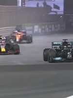 VIDEO: Takto Verstappen v posledním kole sebral titul Hamiltonovi 