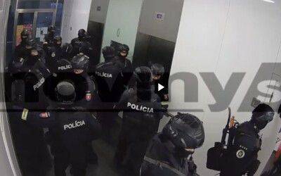 VIDEO: Takto najely desítky ozbrojených zakuklenců do Haščákovy Penty