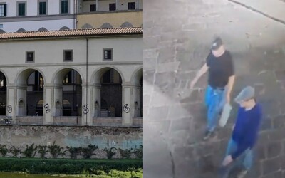 VIDEO: Takto vandali bez mihnutia oka poškodili svetoznámu pamiatku vo Florencii. Sprejmi zneuctili chodbu zo 16. storočia