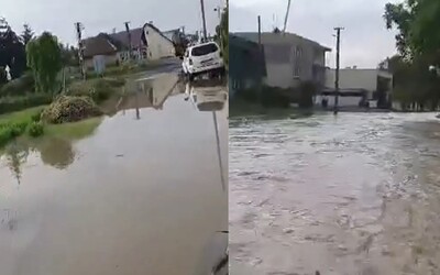 VIDEO: Takto voda zatopila takmer celú obec Sebechleby na strednom Slovensku. Museli vyhlásiť tretí stupeň povodňovej aktivity