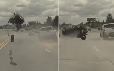 VIDEO: Takúto drsnú autonehodu si ešte nikdy nevidel. Odpadnuté koleso v sekunde vyhodilo druhé vozidlo do vzduchu