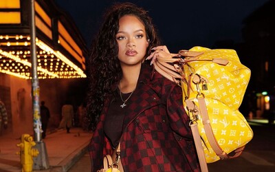VIDEO: Tehotná Rihanna sa prechádza po New Yorku s luxusnými taškami. Pozri si kampaňové video k novej kolekcii Louis Vuitton
