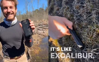 VIDEO: Tento iPhone prežil pád zo 4-kilometrovej výšky. Parašutistovi vypadol z vrecka počas zoskoku