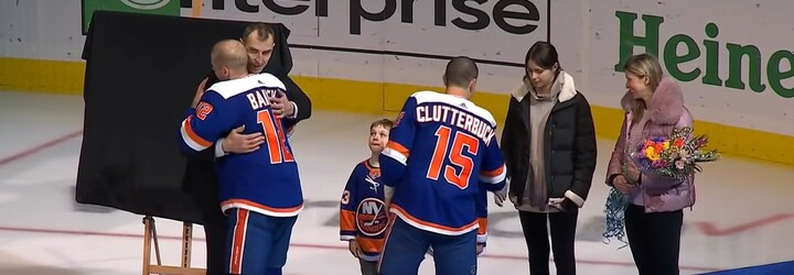 VIDEO: Tím New York Islanders vzdal poctu Zdenovi Chárovi emotívnym videom. Slovenský hokejista bol dojatý