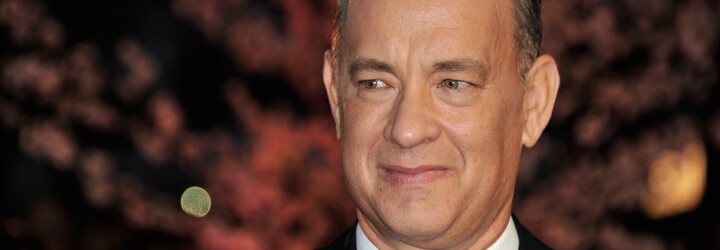 VIDEO: Tom Hanks opäť prerušil veľký deň mladomanželov. Tentoraz prekvapil homosexuálny pár v Santa Monice