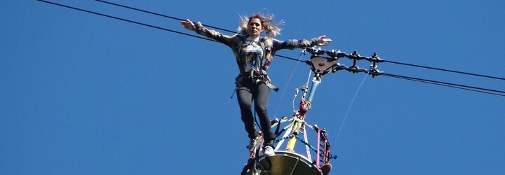 VIDEO: Tragická smrt při bungee jumpingu. Dívka skočila, ale nebyla připoutaná