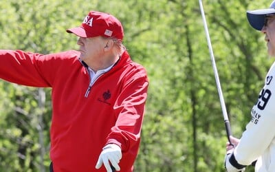 VIDEO: Trump a jeho „zázračný“ švih. Záběry ze Skotska ukazují, jak podvádí při golfu