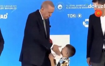 VIDEO: Turecký prezident Erdogan dal 5-ročnému chlapcovi jednu „výchovnú“. Spravil to preto, lebo mu nepobozkal ruku