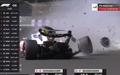 VIDEO: Tvrdý náraz Micka Schumachera přerušil kvalifikaci F1. Monopost se při odvážení z tratě rozpadl na dvě části