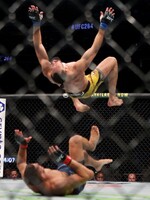VIDEO: UFC bojovník šokoval diváky, na svého soupeře skočil salto