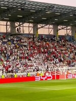 VIDEO: Urážali premiéra Fica. „Fico je bu***ant,“ skandovali na štadióne futbaloví fanúšikovia z Česka