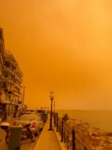 VIDEO: V Aténach to vyzerá ako na Marse. Grécko zasiahla obrovská vlna prachu zo Sahary
