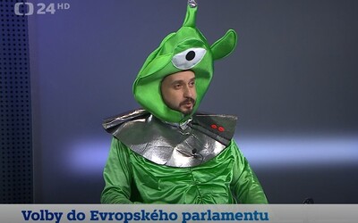 VIDEO: V Česku kandidujú do europarlamentu mimozemšťania. Líder kandidátky prišiel v kostýme do diskusnej relácie
