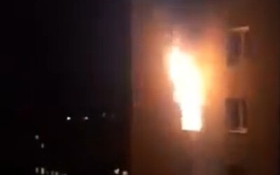 VIDEO: V Detve horí byt. Ľudí z paneláka evakuujú