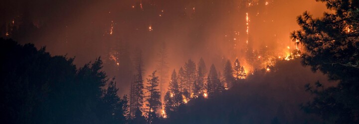 VIDEO: V Kalifornii vzniklo ohnivé tornádo. Sever státu pustoší ničivé lesní požáry