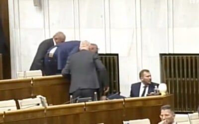 VIDEO: V parlamente odpadol poslanec OĽaNO, o Matovičovom odvolávaní budú hlasovať až v utorok