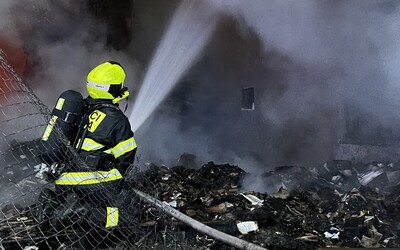 VIDEO: V pražské Zbraslavi hořela ubytovna. Skončila tragicky, hasiči ukázali celý zásah
