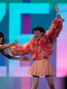 VIDEO: Vítězi Eurovize se stali nebinární rapperstvo Nemo ze Švýcarska