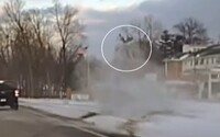 VIDEO: Vodič pri havárii vyletel z auta. Na zadnom sedadle mal iba ročného syna