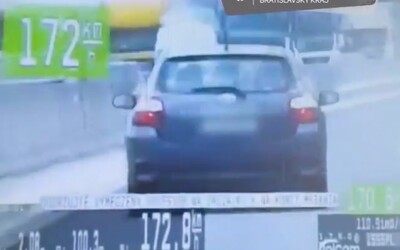 VIDEO: Vodič toyoty na slovenskej D1 zbesilou jazdou až 172 km/h ohrozoval ostatných, polícia si s ním hravo poradila