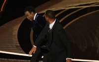 VIDEO: Will Smith během Oscarů udeřil do tváře Chrise Rocka, protože vtipkoval o jeho ženě