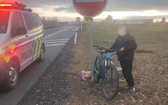 VIDEO: Z Brna do Prahy po dálnici na elektrokole? Propuštěný vězeň to zkusil, skončil znovu za mřížemi