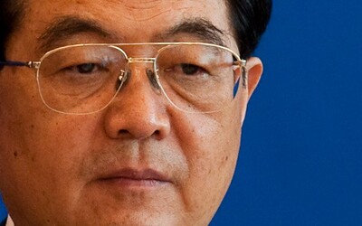 VIDEO: Ze sjezdu čínských komunistů nečekaně vyvedli bývalého prezidenta Chu Ťin-tchaa