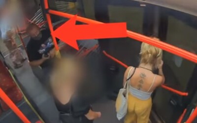 VIDEO: Ženu sa pokúsil znásilniť chlapík, ktorý si ju vyhliadol v bratislavskej MHD. Nútil ju k sexu, ale vystrašil ho krik