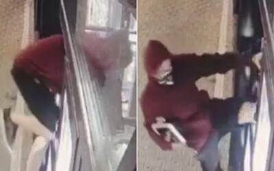 VIDEO: Zlodej cez výdajné okienko ukradol elektroniku za takmer 2 000 eur. Pomôž policajtom