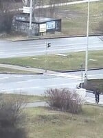 VIDEO: Zloděj v Praze ujížděl policistům na ukradeném kole za 60 tisíc  korun. Daleko se nedostal