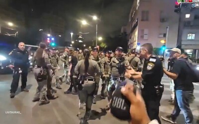 VIDEO: Známý streamer byl opět zatčen, obtěžoval izraelskou policistku