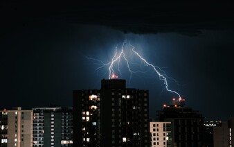 VÝSTRAHA: Do Česka dorazí silné bouřky. Pozor si dej hlavně zítra večer