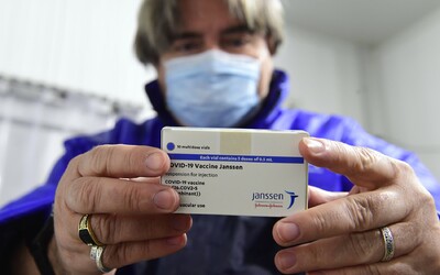 Vakcínou Johnson & Johnson by sa na Slovensku mohlo začať očkovať už o dva týždne