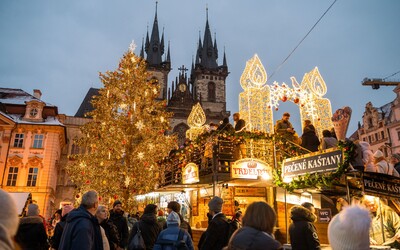 Vánoční trhy v Praze 2023: Za klobásu zaplatíš 180 korun, cena svařáku výrazně nestoupla