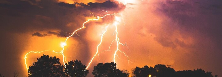 Varování ČHMÚ: Do Česka se vrací silné bouřky s krupobitím. Očekávají se i přívalové deště